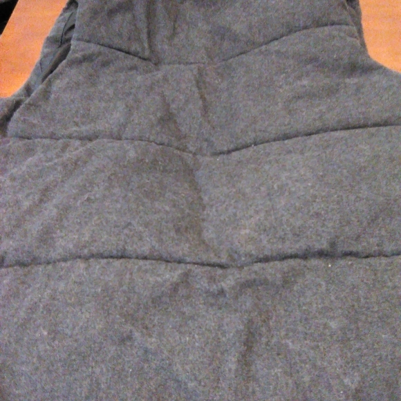 GAP Down Dk. Gray Puffer Vest - Picture 3 of 4
